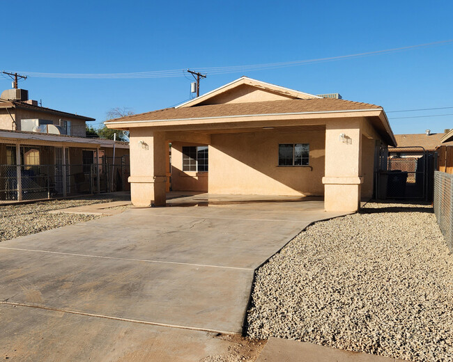 651 Stanley Pl in Brawley, CA - Building Photo - Building Photo