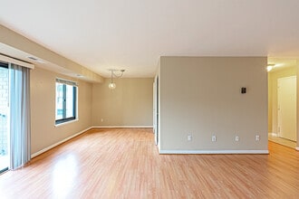 3101 S Manchester St, Unit 620 in Falls Church, VA - Building Photo - Building Photo