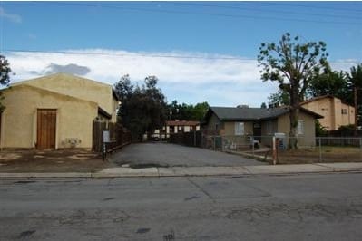 326 Stephens Dr in Bakersfield, CA - Foto de edificio - Building Photo