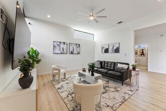 5809 Toscana Ave in Austin, TX - Building Photo - Building Photo