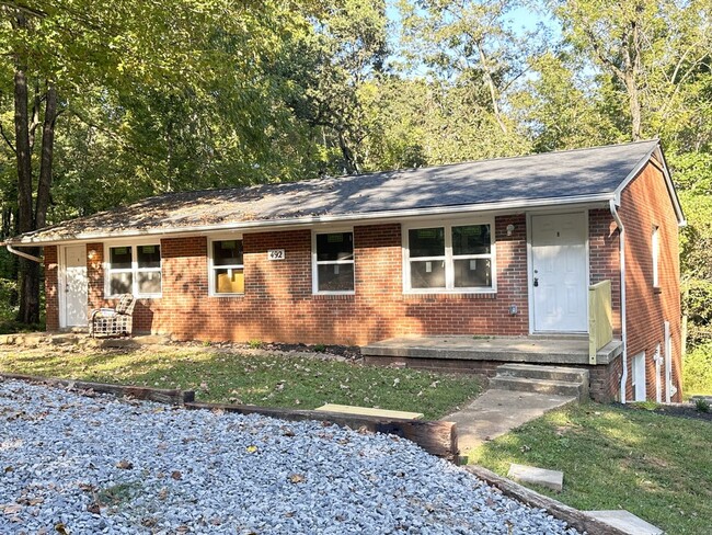 492 Oak St in Clarksville, TN - Foto de edificio - Building Photo
