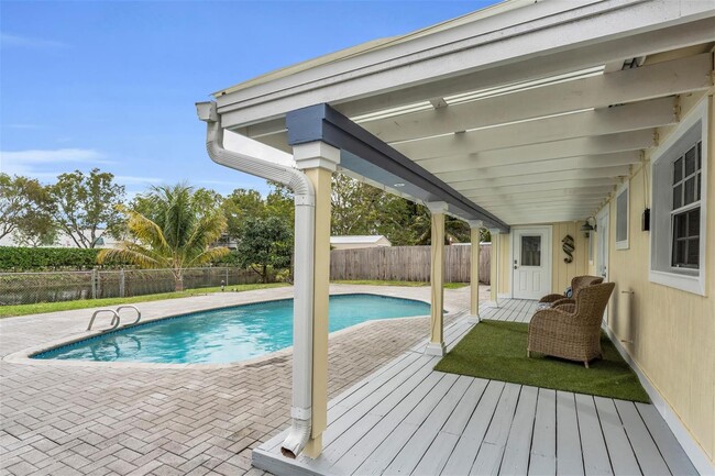 9860 NW 3rd St in Pembroke Pines, FL - Building Photo - Building Photo