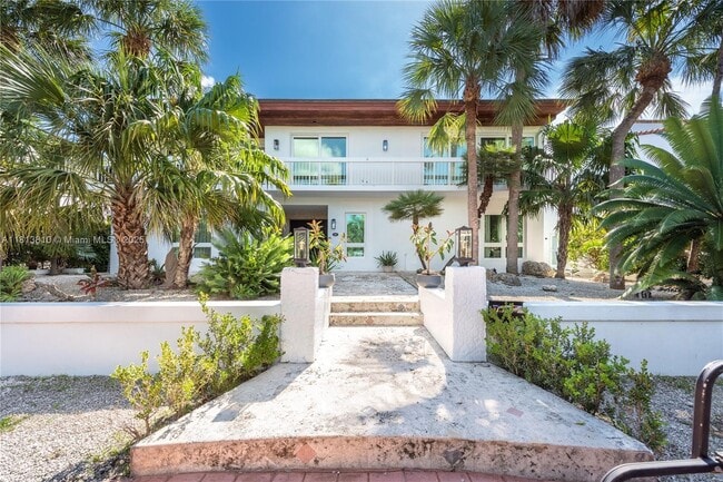 property at 225 Harbor Dr