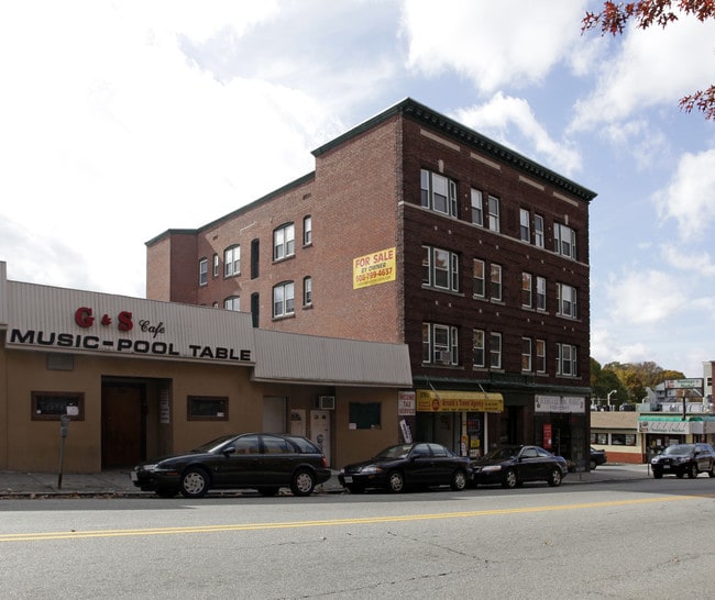 272 Pleasant St in Worcester, MA - Foto de edificio - Building Photo