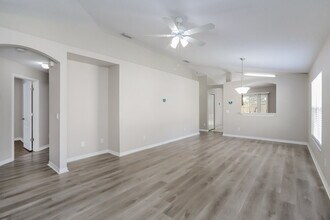 1038 Harvest Moon Dr in Seffner, FL - Building Photo - Building Photo