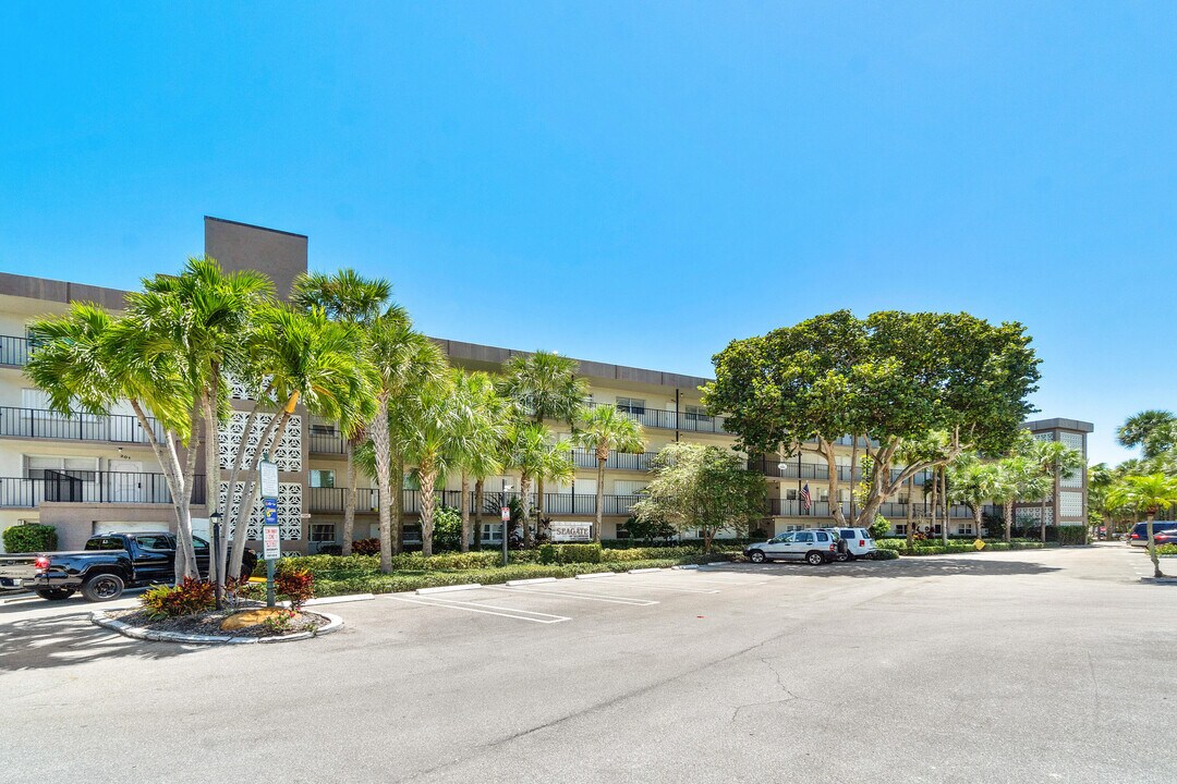 2000 S Federal Hwy in Boynton Beach, FL - Building Photo