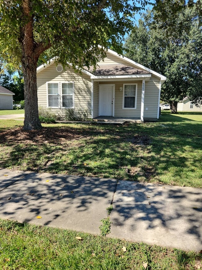 property at 5545 Banyan Trace Dr