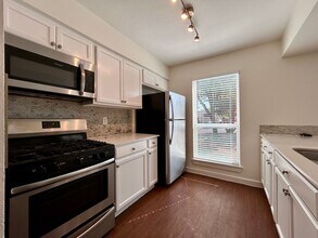 1900 Gracy Farms Ln-Unit -UNIT A in Austin, TX - Building Photo - Building Photo