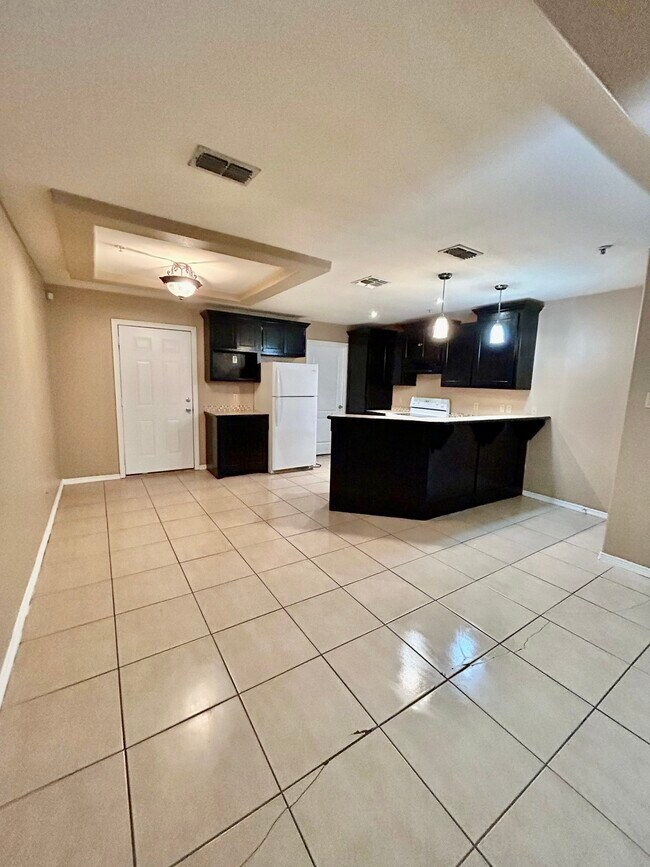 1209 W Kiwi in Pharr, TX - Building Photo - Building Photo