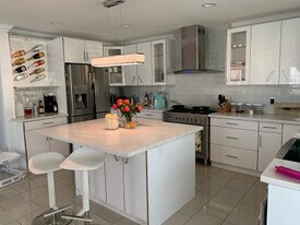 4537 Katherine Ave in Sherman Oaks, CA - Building Photo