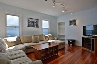 46 Middle St, Unit 1 in Boston, MA - Building Photo