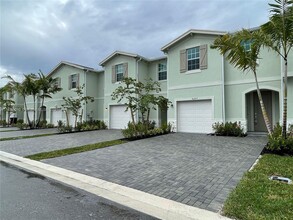 4297 Hammock Grove Dr in Greenacres, FL - Building Photo - Building Photo
