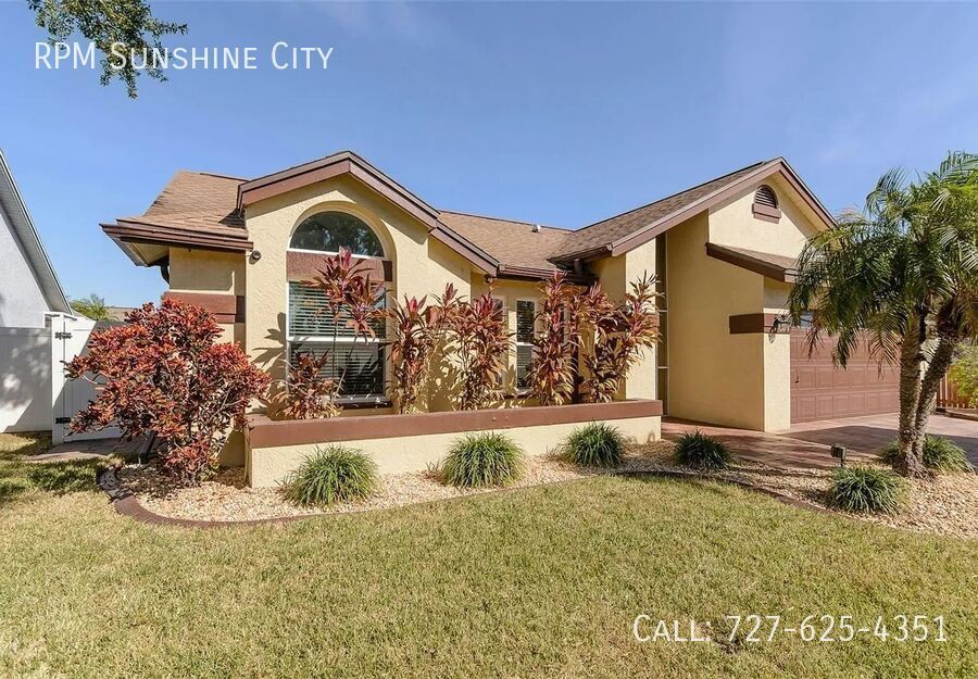 3835 102nd Pl N in Clearwater, FL - Building Photo