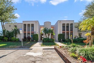 512 Orange Dr, Unit 33 in Altamonte Springs, FL - Building Photo