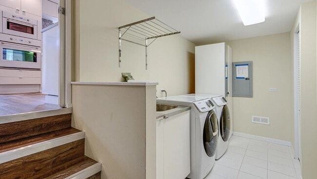 8934 Ewing Ave in Evanston, IL - Building Photo - Building Photo