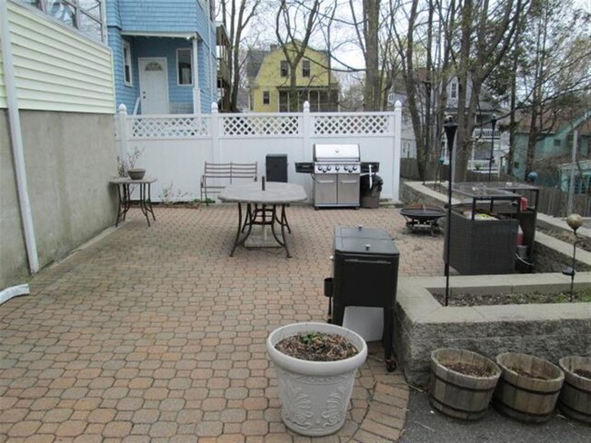 18 Albermarle St in Arlington, MA - Building Photo - Building Photo