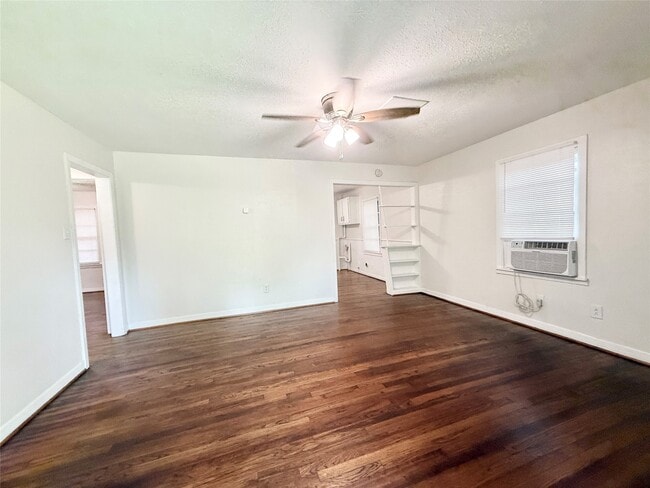 property at 824 S Anderson St