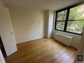 333 E 49th St in New York, NY - Building Photo - Building Photo