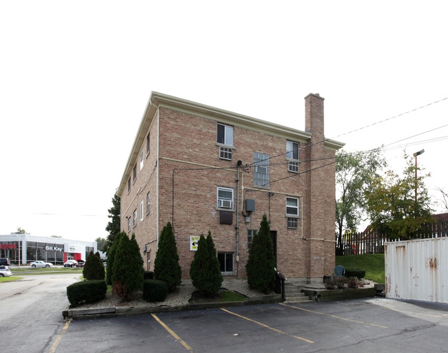 Real-T 1614 Ogden Avenue in Downers Grove, IL - Foto de edificio - Building Photo