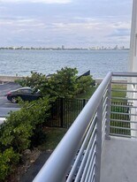 1880 S Treasure Dr in North Bay Village, FL - Building Photo