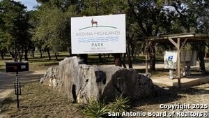560 Mountain Dr in Lakehills, TX - Building Photo - Building Photo