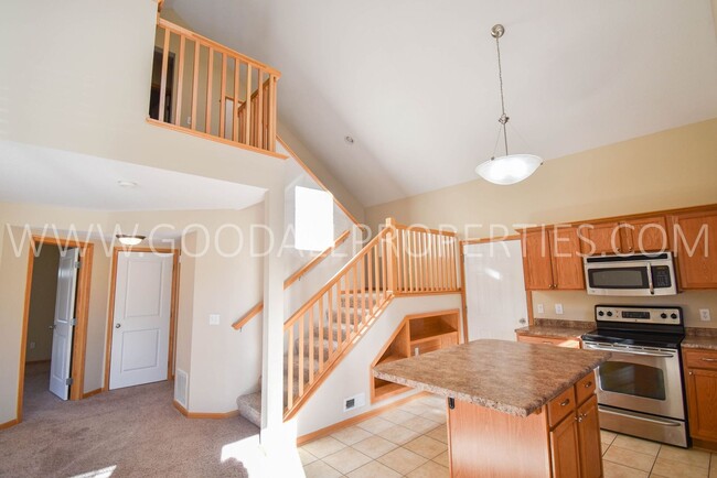 15317 Townsend Ave in Urbandale, IA - Building Photo - Building Photo