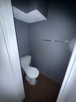 7700 Creekbend Dr in Houston, TX - Building Photo