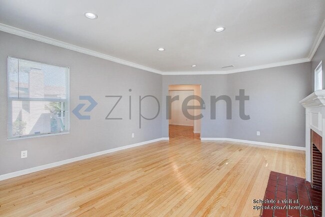 9116 S Van Ness Ave in Los Angeles, CA - Foto de edificio - Building Photo