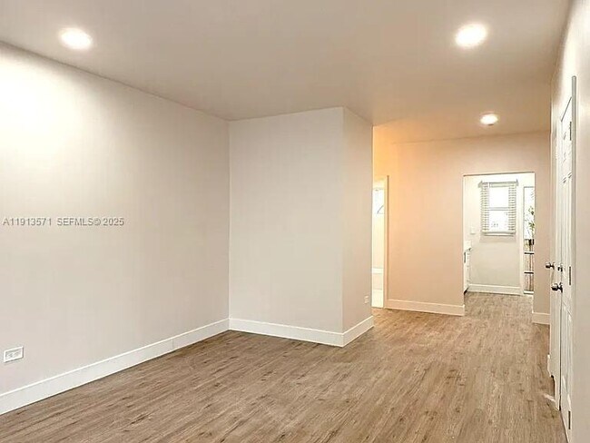 1537 Jefferson Ave in Miami Beach, FL - Foto de edificio - Building Photo