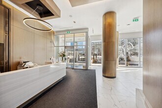 15 Queens Quay E in Toronto, ON - Building Photo - Building Photo