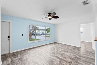 8675 SW Keathley Ct in Hobe Sound, FL - Building Photo - Building Photo