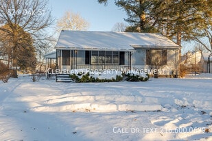 826 Oak St in Elyria, OH - Building Photo