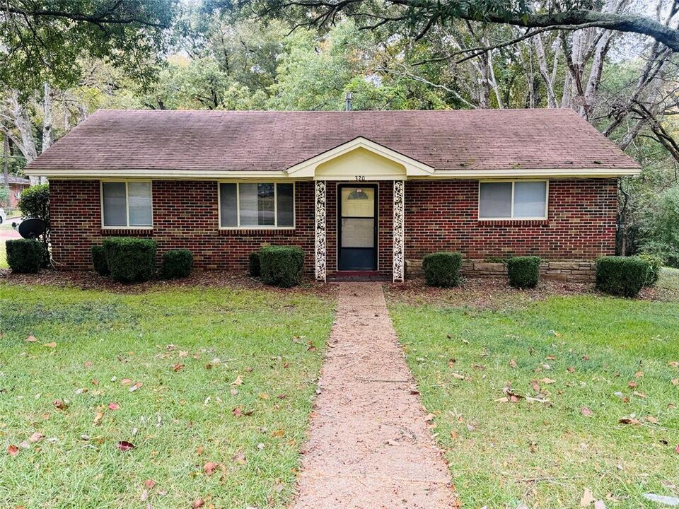 320 Green Ridge Rd in Montgomery, AL - Foto de edificio