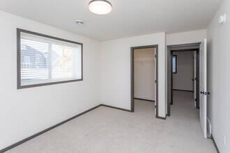 DCH Properties in Fargo, ND - Building Photo - Interior Photo