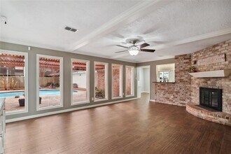 10911 Elmdale Dr in Houston, TX - Building Photo - Building Photo