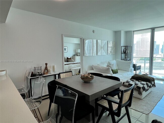 55 SE 6th St, Unit 2305 in Miami, FL - Building Photo - Building Photo
