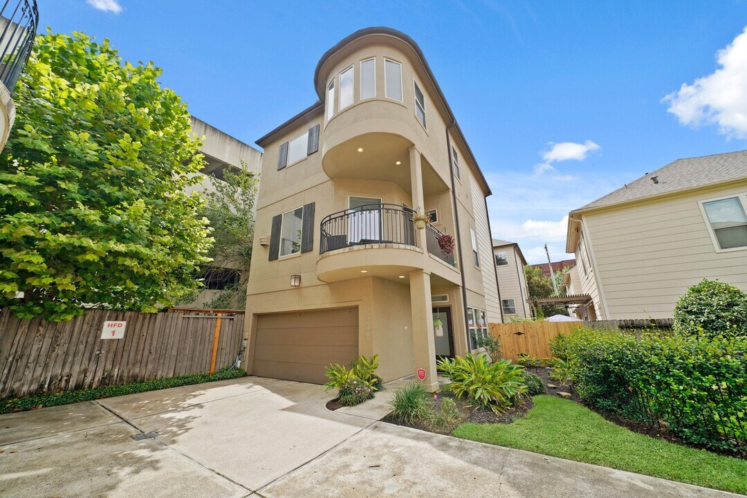 3808 Center St in Houston, TX - Building Photo