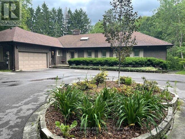 34 Steeplechase Ave in Aurora, ON - Building Photo - Building Photo