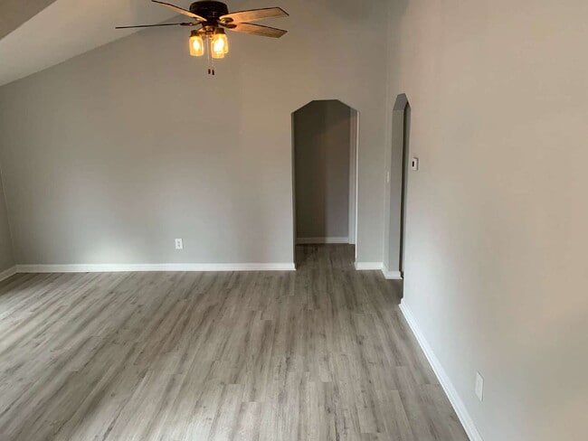 203 Hayes Haskell St in Benton, AR - Building Photo - Building Photo