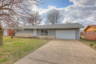 2716 S Vermont Ave. in Joplin, MO - Building Photo