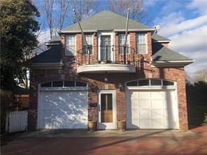 11 Admiral Kalbfus Rd in Newport, RI - Building Photo
