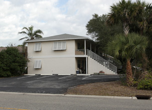 205 Avenida Des Parques N in Venice, FL - Foto de edificio - Building Photo