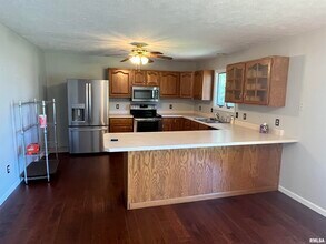 205 Appomattox Dr in Springfield, IL - Building Photo - Building Photo