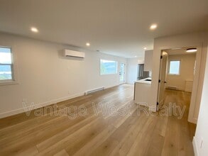 2807-2807 Copper Ridge Dr in West Kelowna, BC - Building Photo - Building Photo