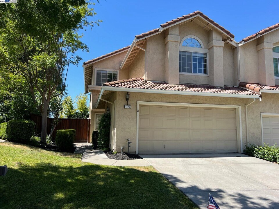 4173 Garibaldi Pl in Pleasanton, CA - Foto de edificio