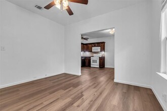 3925 Woodleigh St in Houston, TX - Building Photo - Building Photo