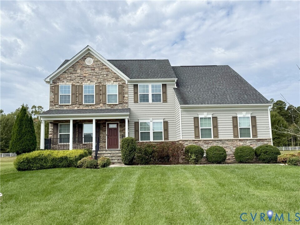 12106 Rotunda Ln in Chester, VA - Building Photo