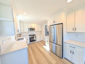 564 Adele St in Elmhurst, IL - Foto de edificio - Building Photo