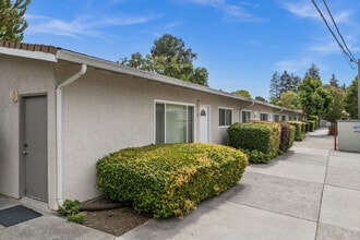 All Single Story Apartment Community in Mountain View, CA - Foto de edificio - Building Photo