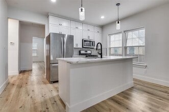 1724 Stella Ave in Dallas, TX - Foto de edificio - Building Photo